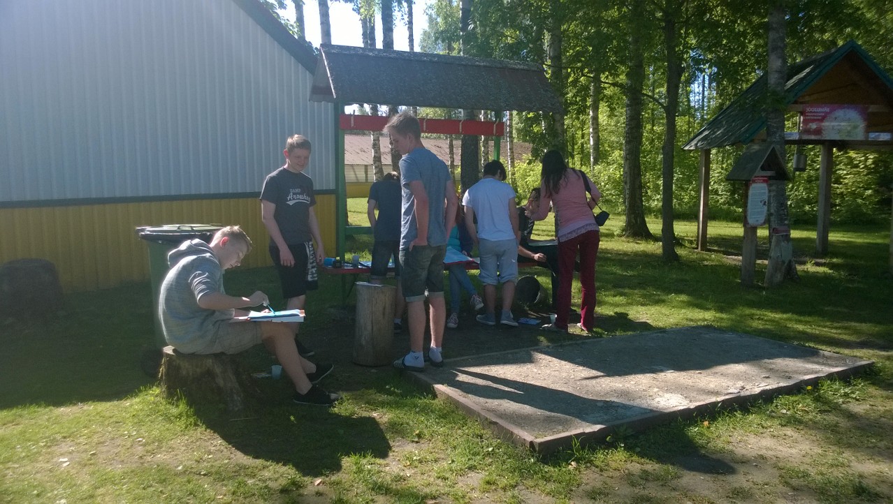 Hópur hjá Kauni í vatnslitamálun