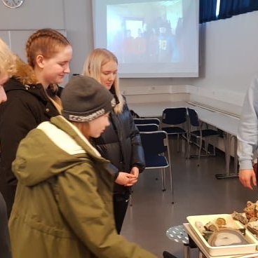 87144037_212757553240445_4962478696393867264_n