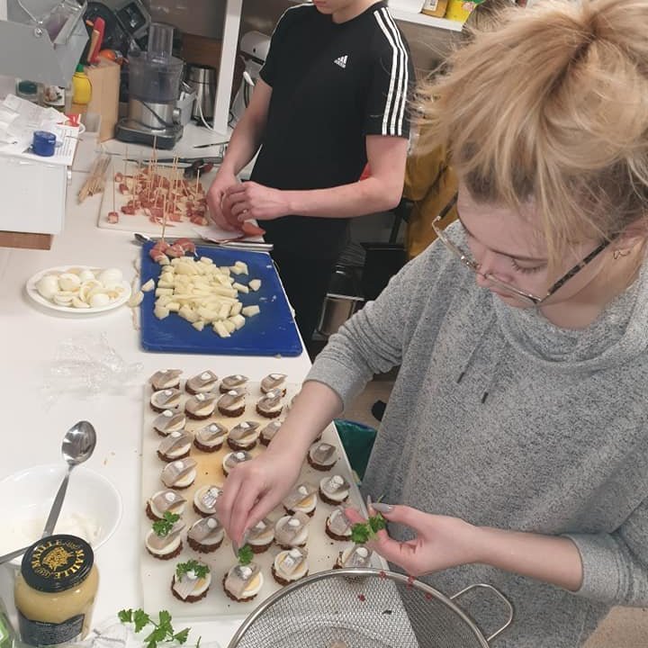 80257654_3370522379656100_2790145797843320832_n