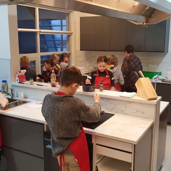 82937139_136118770765151_223391475382091776_n