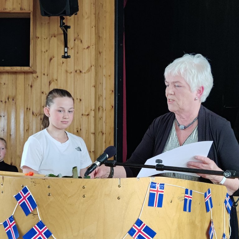 Karen Lind fær hér verðlaun fyrir 2. sætið