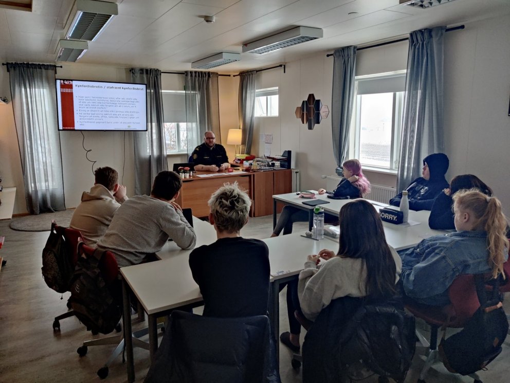 Gummi lögga í heimsókn