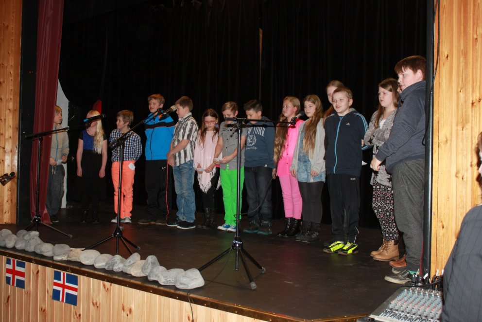 Jólasveinar á ferð með jólapappír