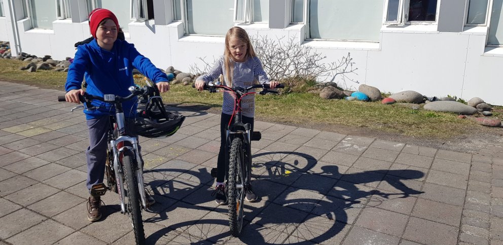 Þórhallur og Hallveig komu hjólandi úr sveitinni enda hjóladagur í dag!