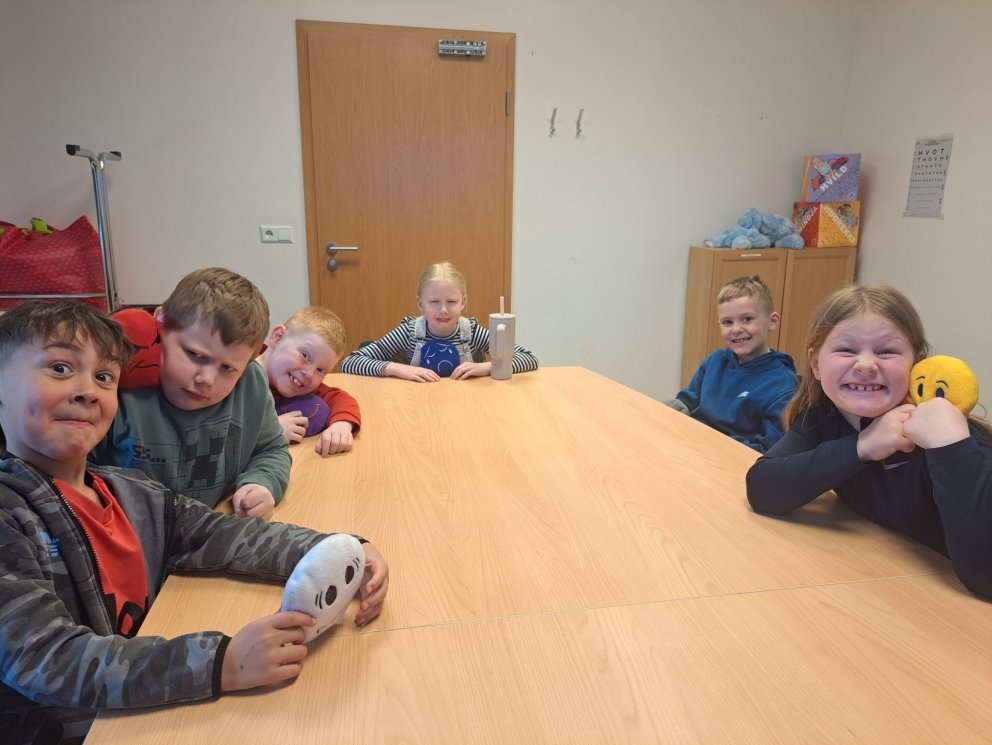 Nemendur í 2.bekk kunna að tjá tilfinningar sínar með svipbrigðum :)