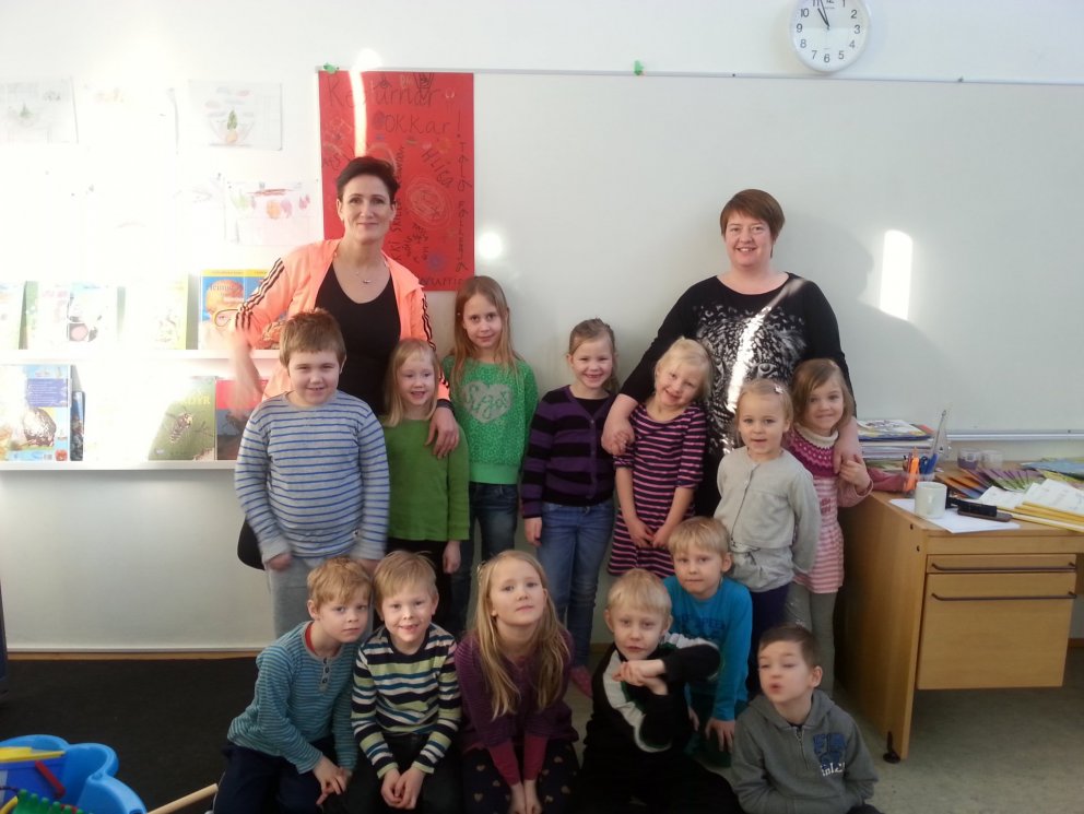 Skólahópurinn frá leikskólanum í heimsókn
