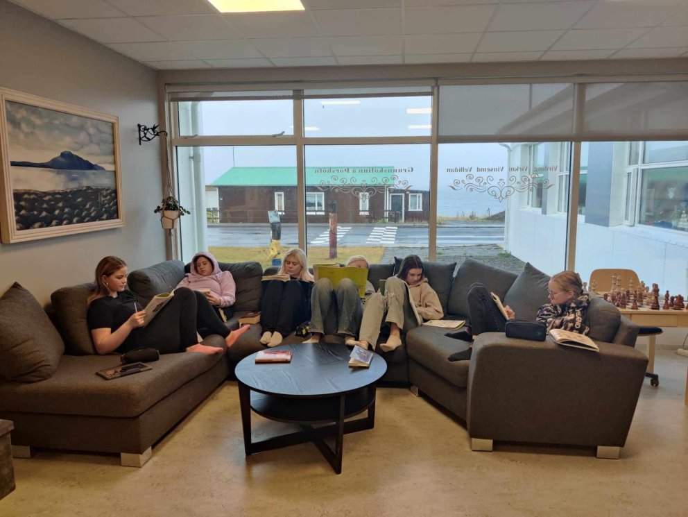 Laus staða kennara á vorönn