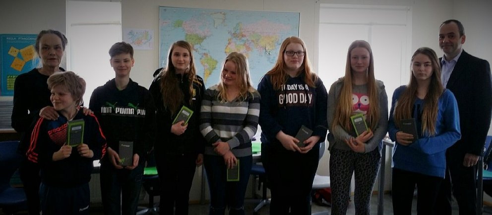 Fermingarbörnum færðar gjafir