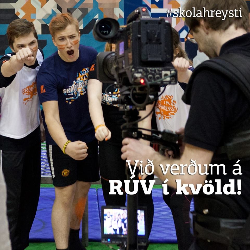 Við verðum í sjónvarpinu í kvöld!