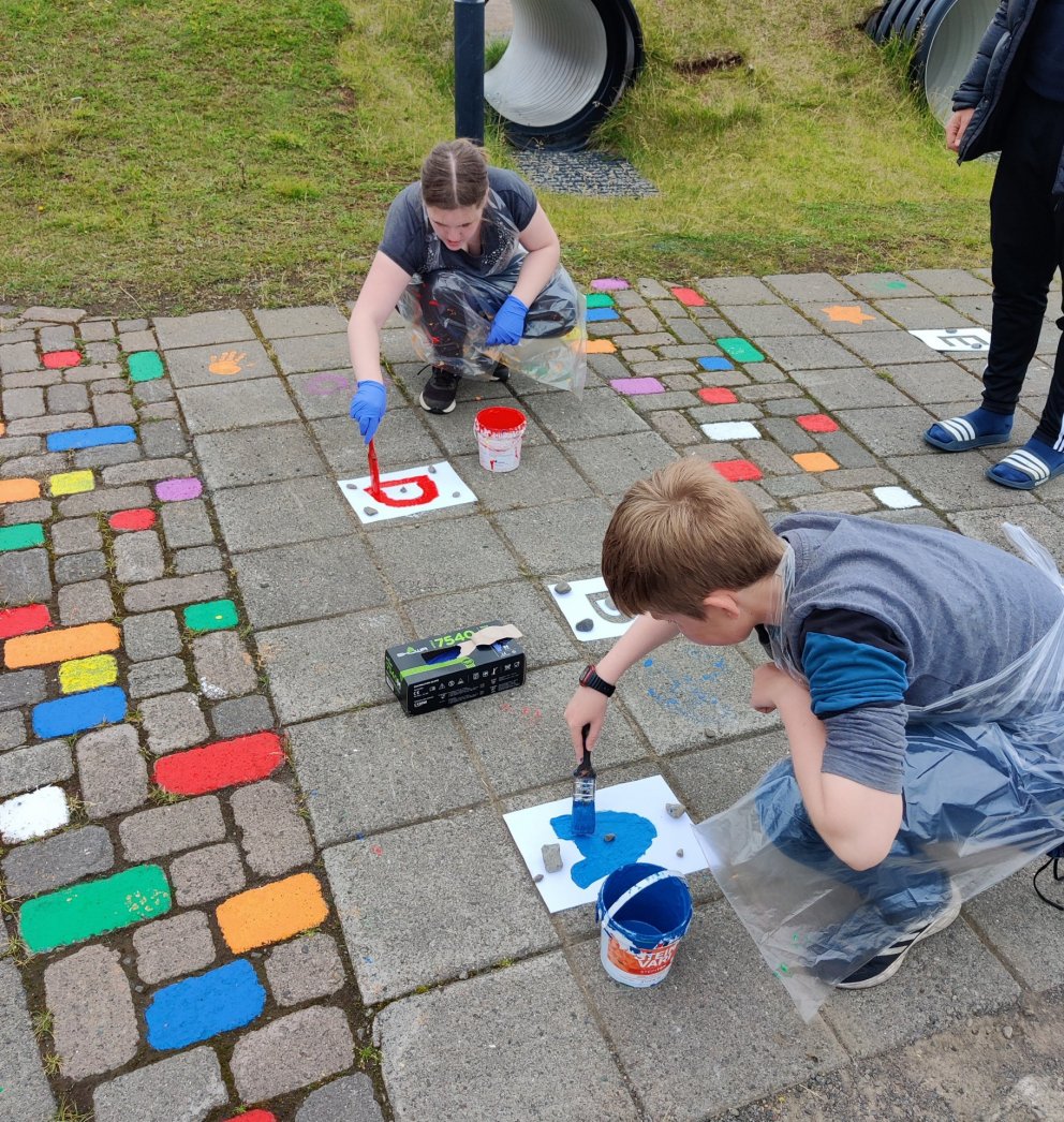 Umhverfið okkar fegrað fyrsta skóladaginn