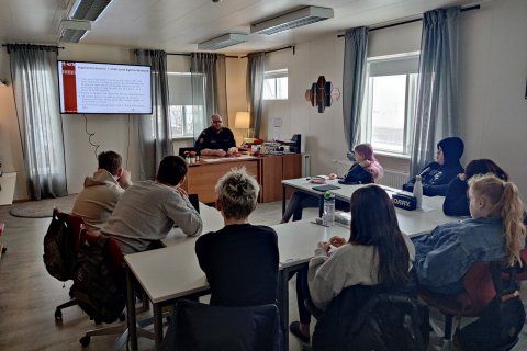 Gummi lögga í heimsókn