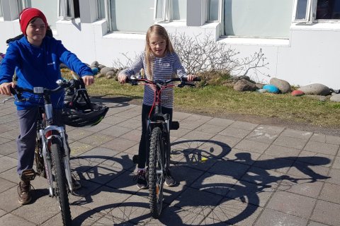 Þórhallur og Hallveig komu hjólandi úr sveitinni enda hjóladagur í dag!