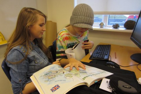 Starfsfólk skólans nýtur leiðsagnar og deilir reynslu sinni á starfsdegi