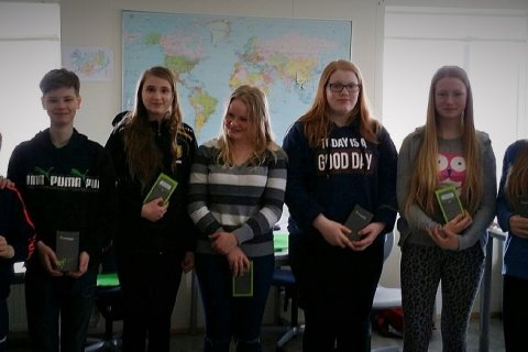 Fermingarbörnum færðar gjafir