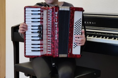 Hallveig Salka er skráð í harmonikunám við Tónlistarskóla Langanesbyggðar